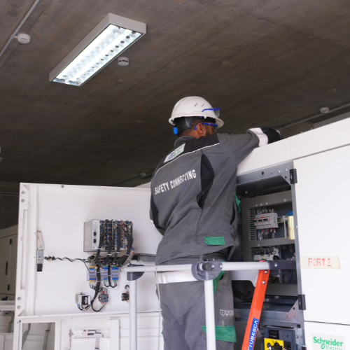 Maintenance and diagnostics of circuit-breaker cubicles, source and distribution substations
